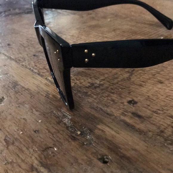 New! Black Oversized Sunglass - Picture 3 of 9